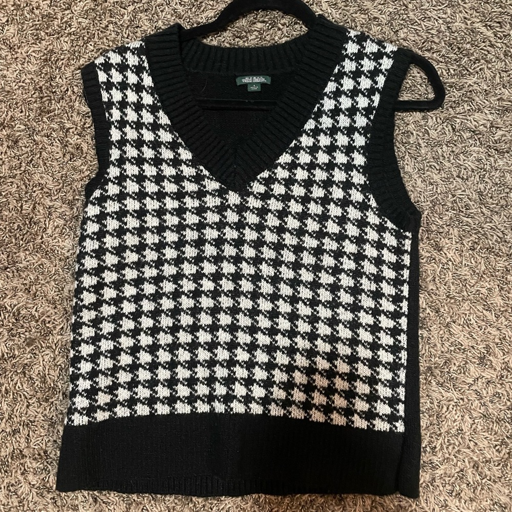 Black and White Sweater Vest Barley Worn Size Small